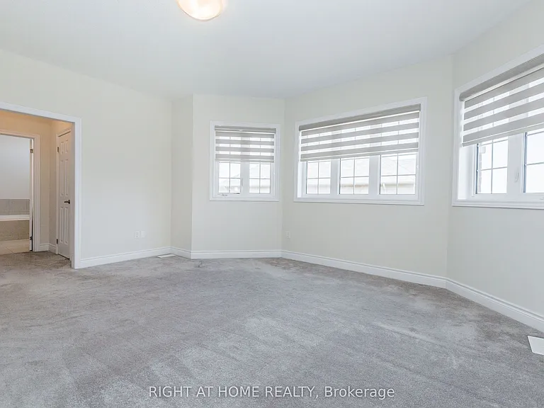 8 Monarch Dr — Photo 36