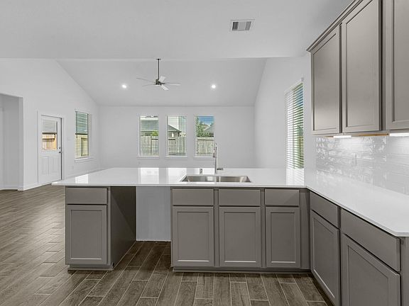 4th image of 1731 Pecan Woods Ln