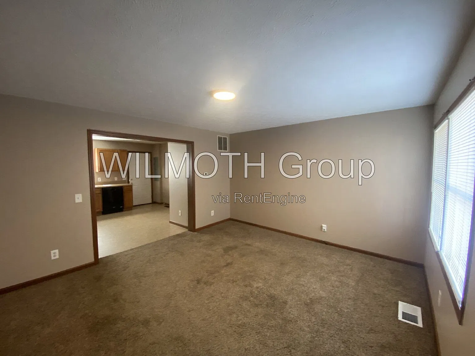 2 bed, 1.5 bath, 1045 sqft, $1,050 — Photo 2