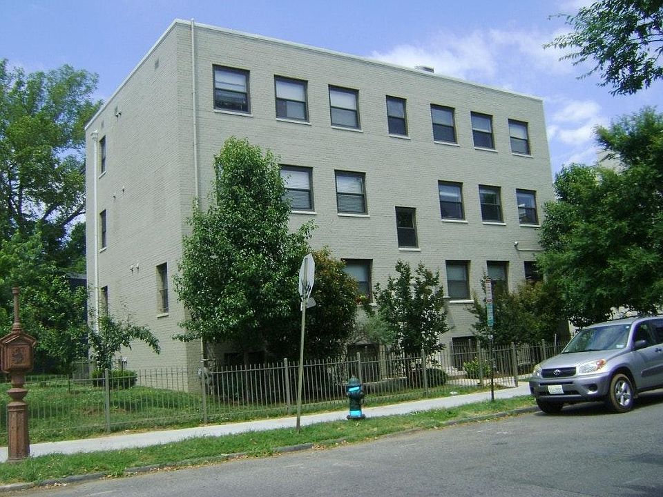Front of building with Butterflymx access entry.