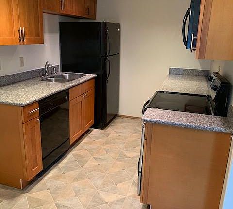 3rd image of 5618 198th St SW