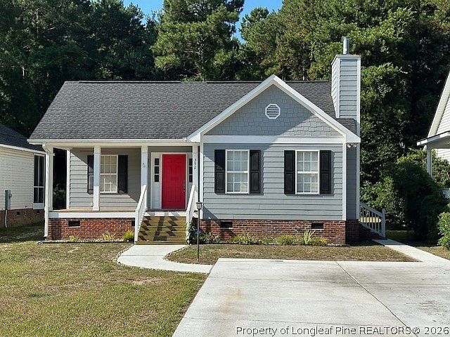 1st image of 352 Grays Ln