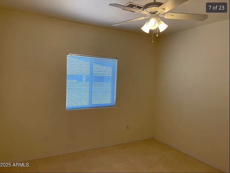 512 W Brown St — Photo 9