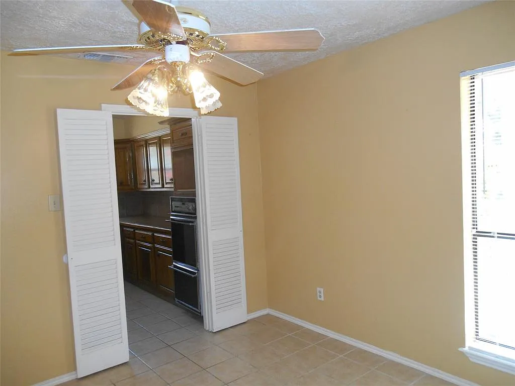 4 bed, 2.5 bath, 2170 sqft, $1,995 — Photo 3