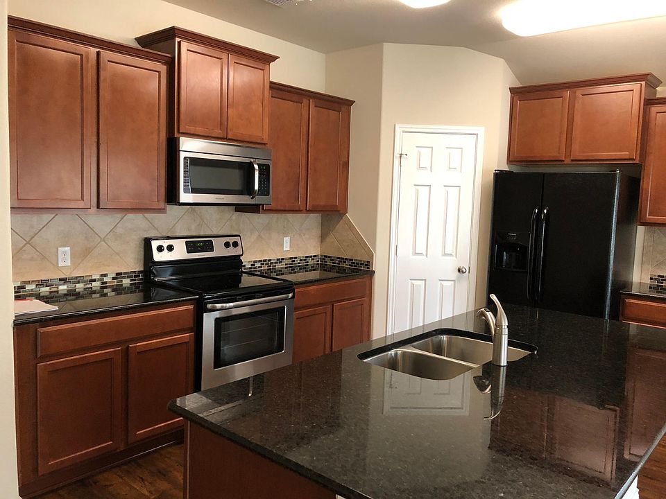 2nd image of 2805 Gilchrist Dr