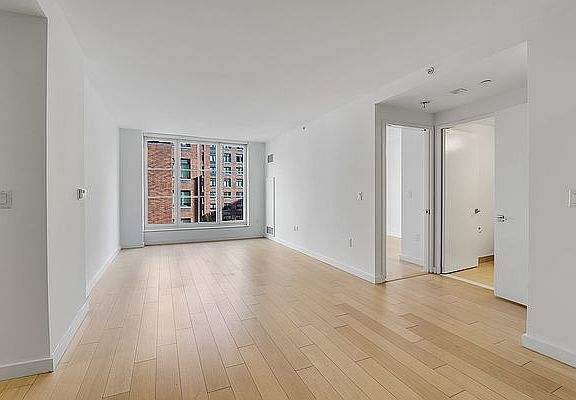 4th image of 535 W 43rd St #8H