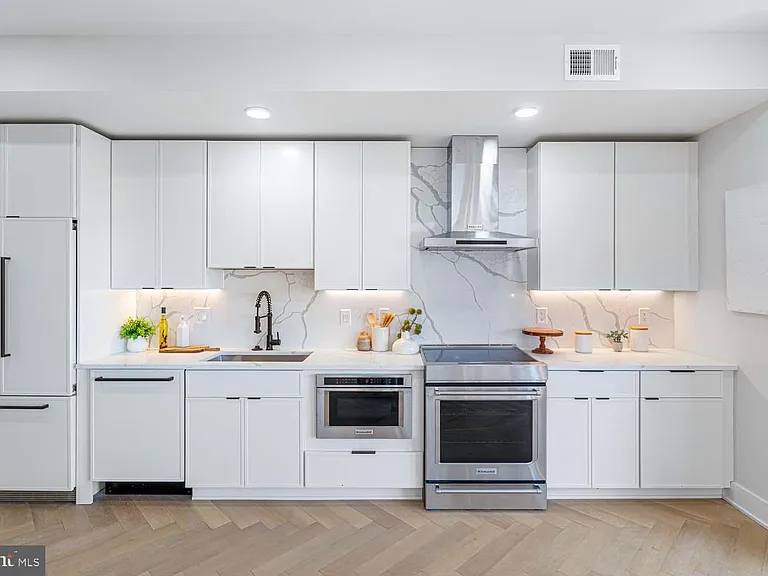 1516 E Capitol St NE — Photo 14