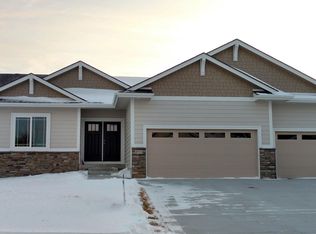 8712 Highland Oaks Dr, Johnston, IA 50131