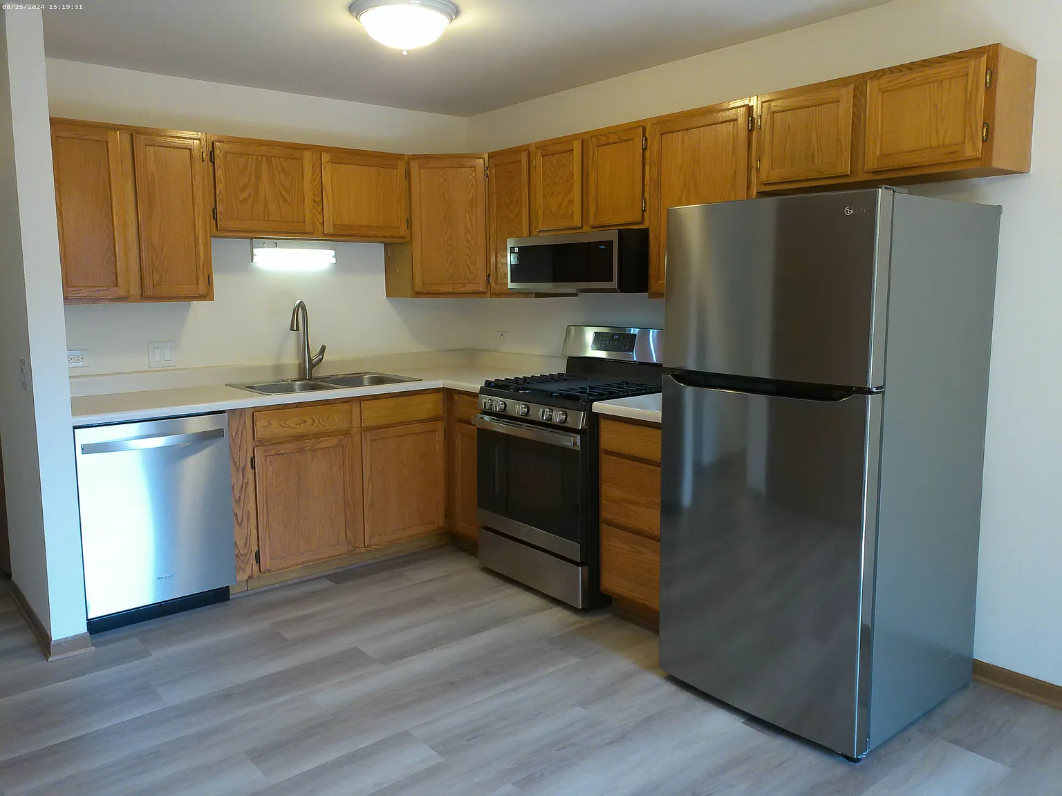 2 bed, 1150 sqft, $2,170 — Photo 2