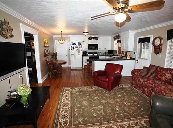 3rd image of 2101 Kaymoor St