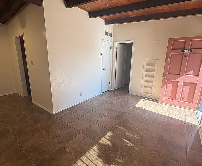 3414 E Lee St — Photo 5
