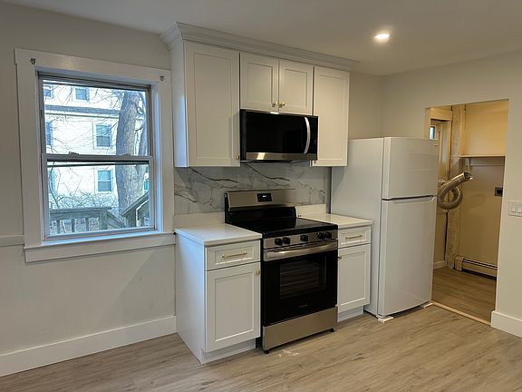 2nd image of 25-29 Chapel St #2