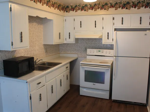 213 Harvard St #2N, Momence, IL 60954