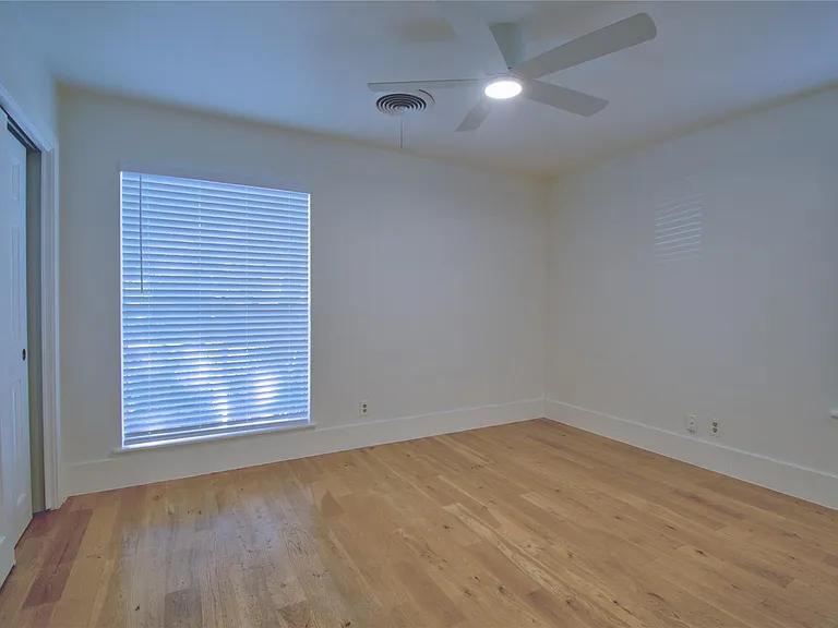 2604 Sherwood Ln — Photo 15