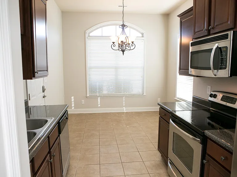 307 Dovington Dr — Photo 6