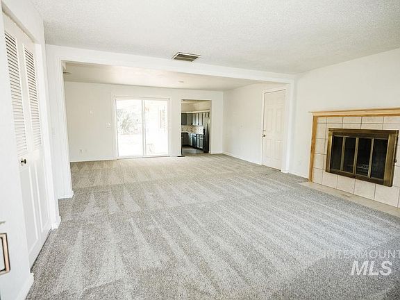 3rd image of 684 Crestview Dr