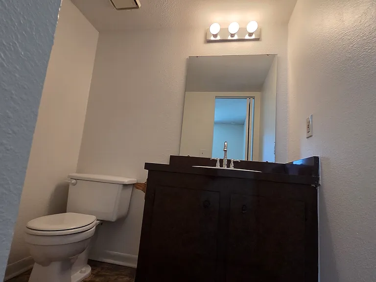 915 Ariana Apartment Community — Photo 17