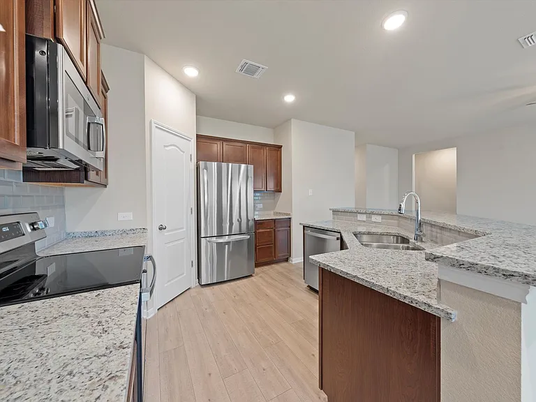 7445 Garden Glen Dr — Photo 6