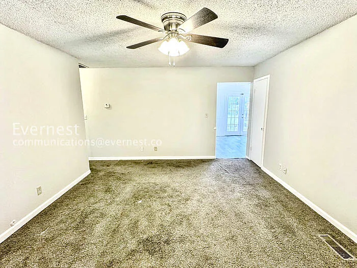 1756 S Pine Ave — Photo 11