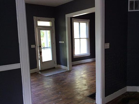 3rd image of 108 S Willis Ave