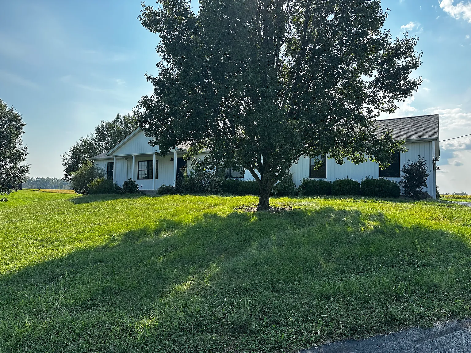 3 bed, 3136 sqft, $2,500 — Photo 2