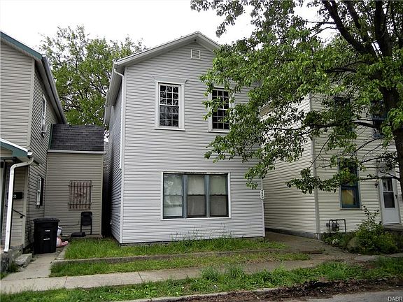 2nd image of 220 Hoch St