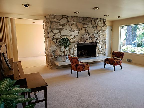 4th image of 4030 S 275th Pl