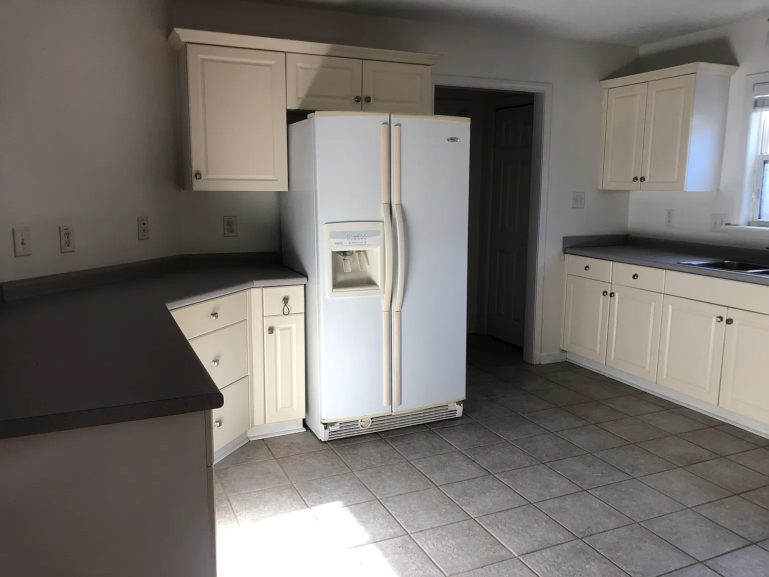 3 bed, 1800 sqft, $1,400 — Photo 2