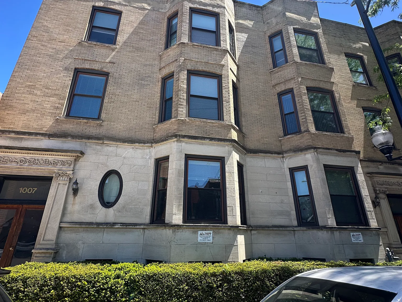 2 bed, 900 sqft, $1,600 — Photo 1