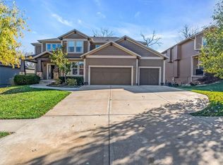 23607 W 52nd Ter, Shawnee, KS 66226