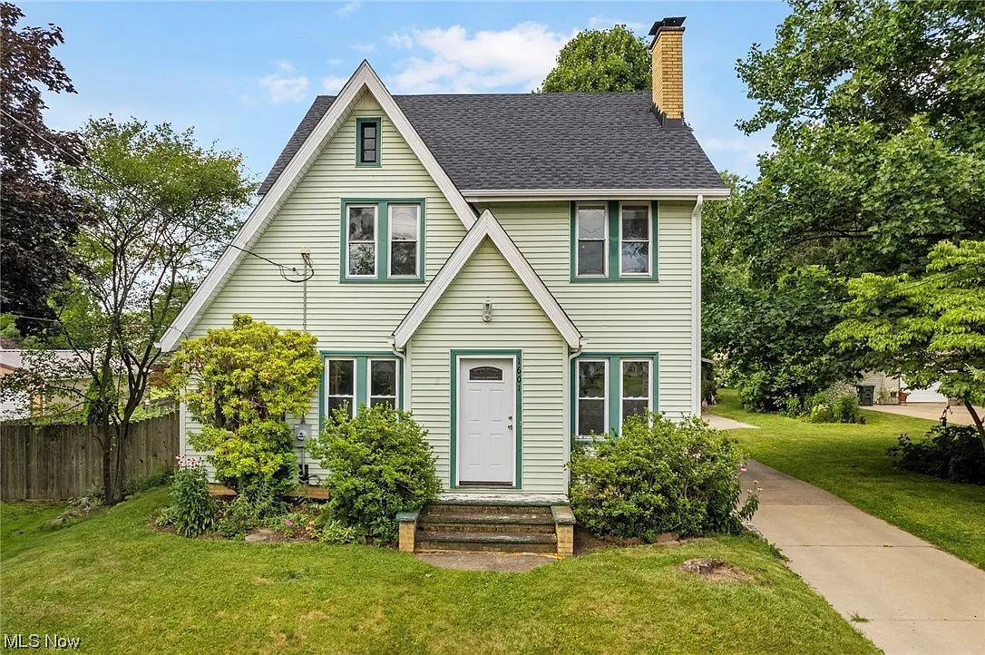 1601 Ferndale Rd NW photo 1