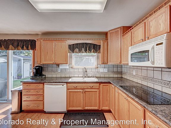 3rd image of 1001 Larch Dr