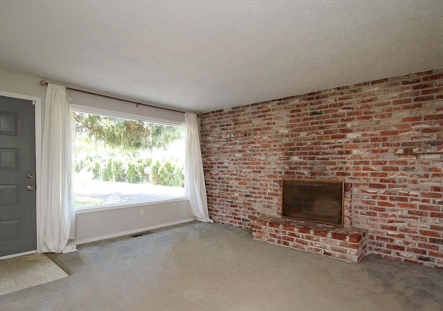 Beautiful 3 Bedroom Ranch Home Set on Huge Lot Backing to Park SE Portland — Photo 4