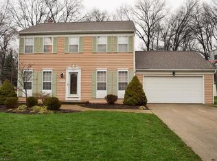 24460 Woodside Dr, North Olmsted, OH 44070