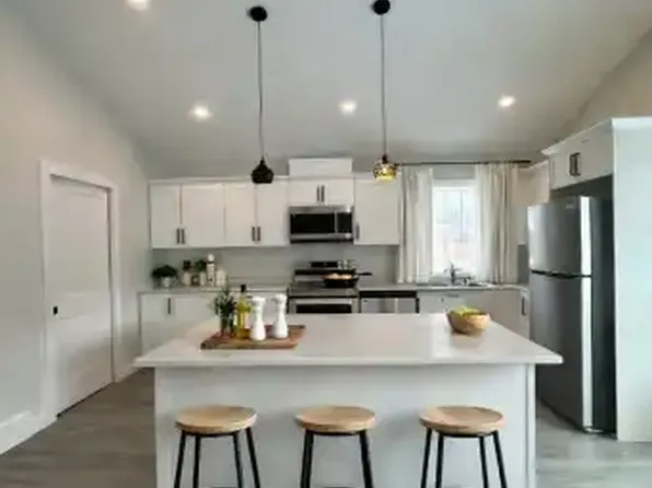 75 Angeline St S #3, Kawartha Lakes, ON K9V 3L4