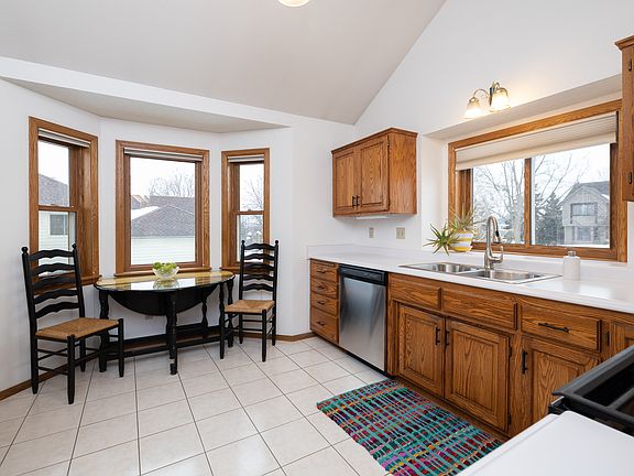 5th image of 1316 Forest Cir