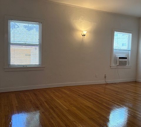 2nd image of 817 25th St APT 1G
