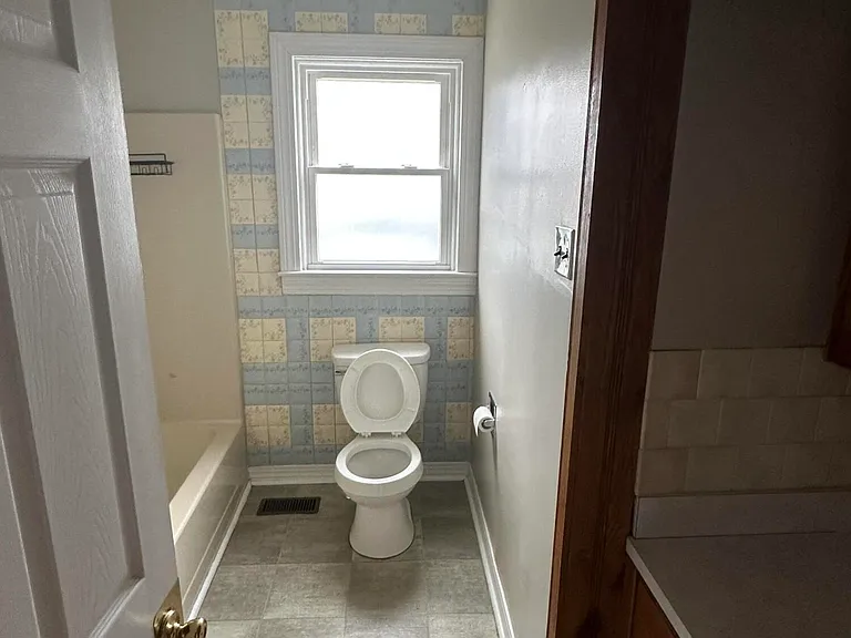 135 Willis Ave — Photo 14