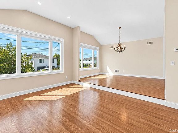 4th image of 16207 85th St