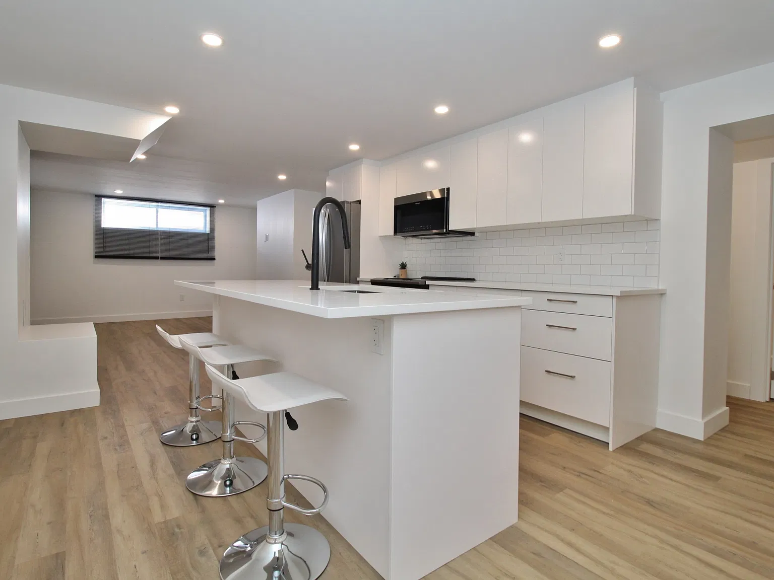 2138 Saunderson Dr — Photo 3
