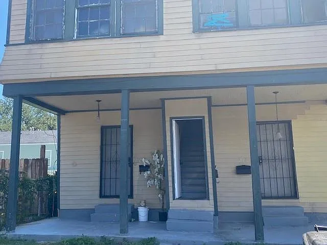 2 bed, 1.0 bath, 866 sqft, $1,300 — Photo 2