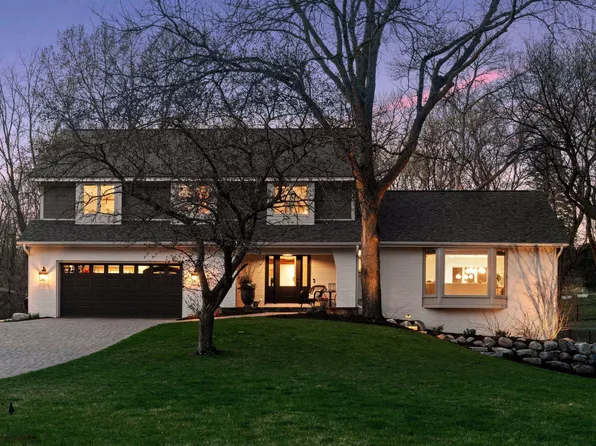 15600 White Pine Dr, Wayzata, MN 55391