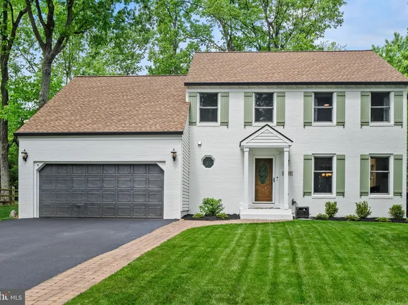 11204 Longwood Grove Dr, Reston, VA 20194