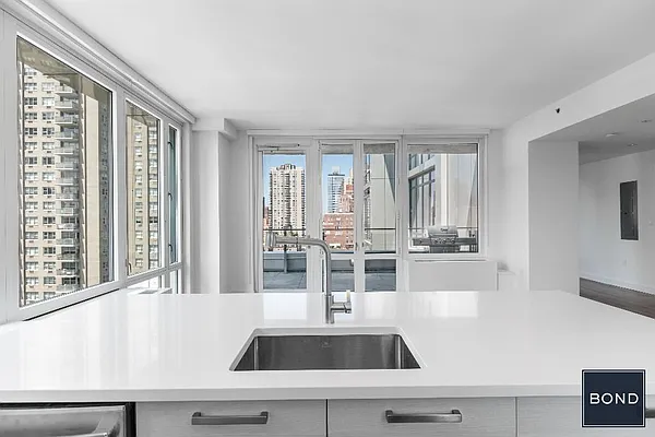 Rented by Bond New York | media 25