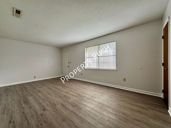 5th image of 5009 Marylin Ln #B