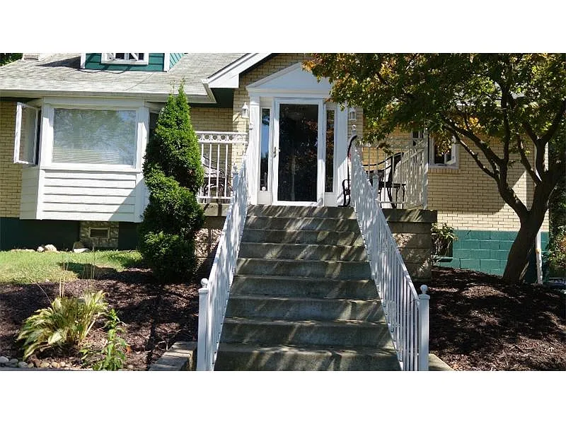 522 Cottage Ln photo 1