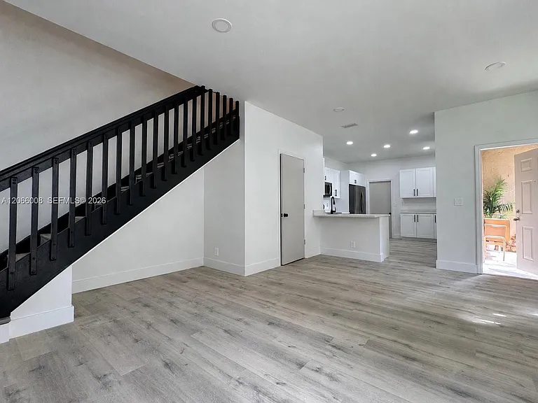 2050 Madeira Dr — Photo 4
