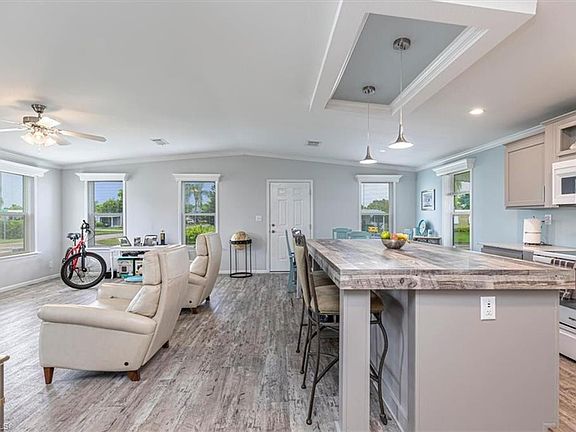 5th image of 585 Cape Florida LN