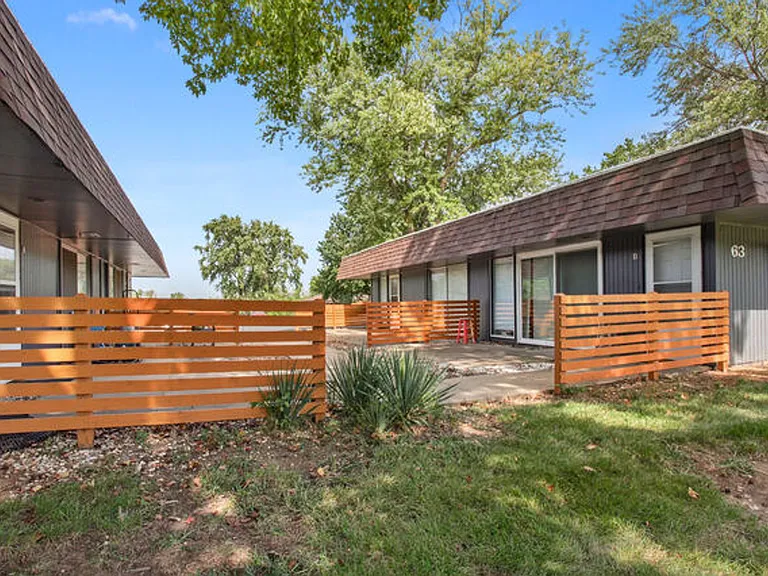 10561 Cypress Ave — Photo 6