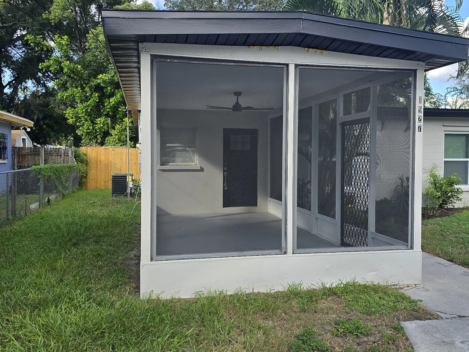3 bed, 1079 sqft, $2,200 — Photo 2